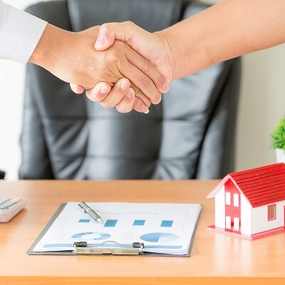 hands-agent-client-shaking-hands-after-signed-contract-buy-new-apartment-min